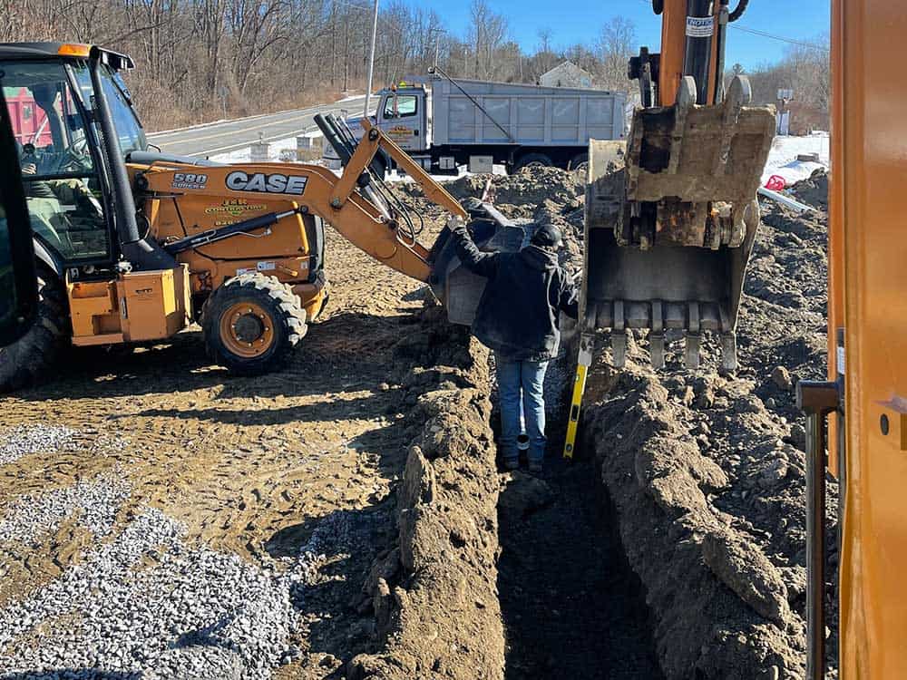 J&R excavation contractor offers utility trenching, foundation excavation, swimming pool excavation